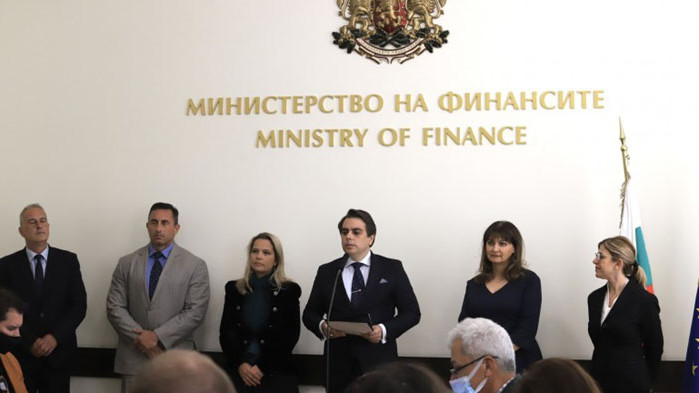 Асен Василев представи екипа си, смени директорите на НАП и Агенция „Митници“
